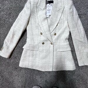 Zara blazer beige color brand new . Elegant